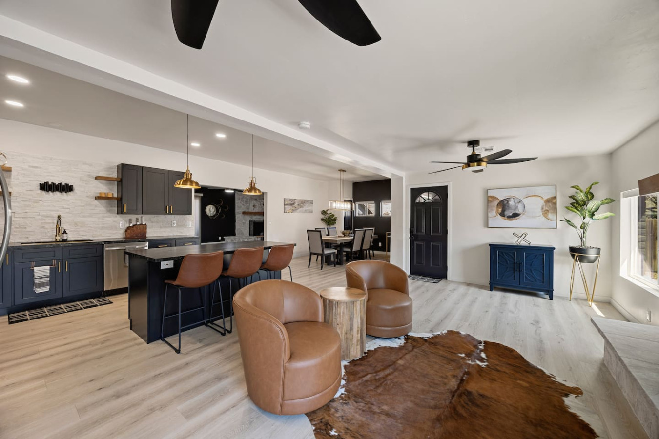 Downtown Ebony- 1.5 Miles from Whiskey Row