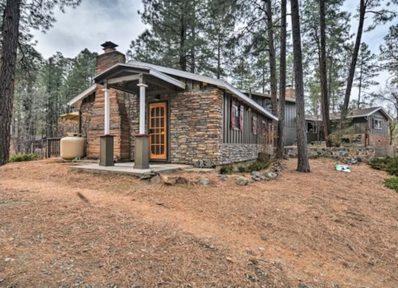 Pine Cone Cottage- *Cozy Woodland Retreat*