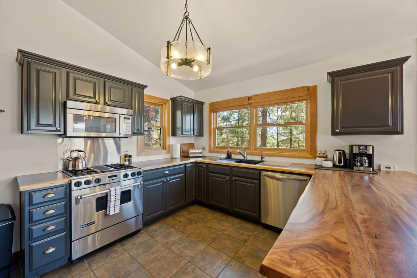 Pine View: A Modern Family Escape