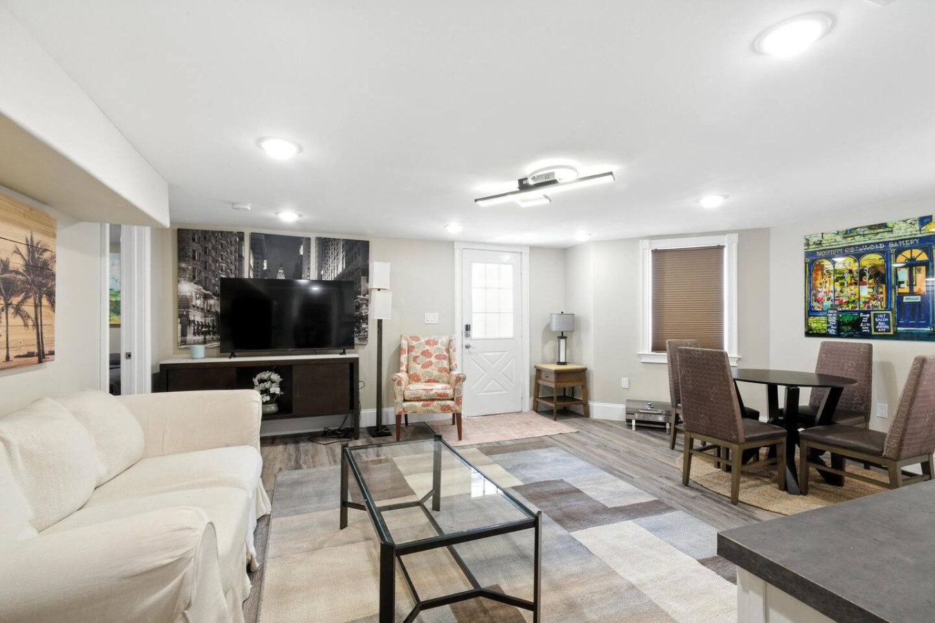 2BR 2BA Beach Block Beauty w Beach Essentials