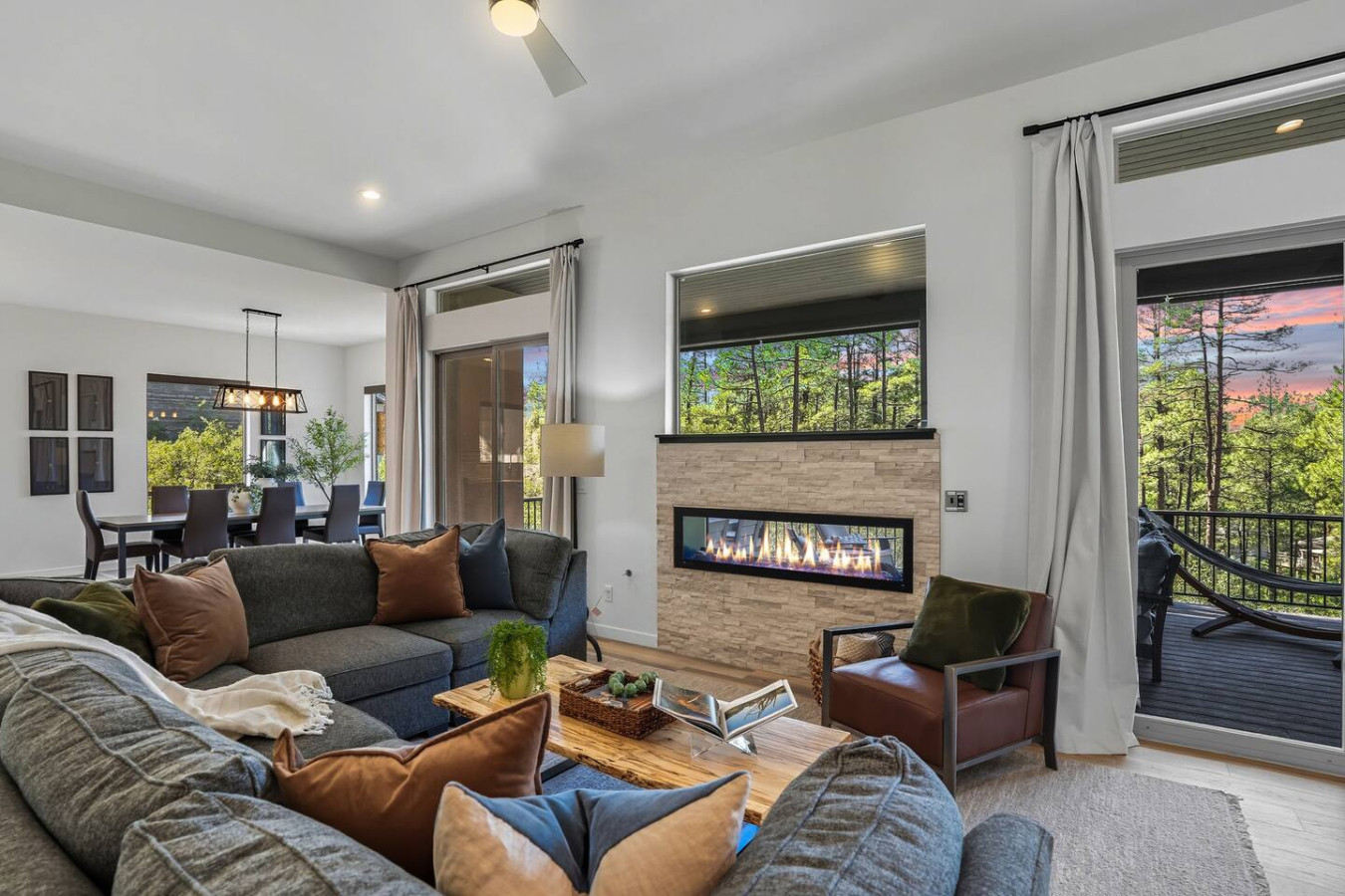 Luxury Lodge | Hot Tub + Views | 5 Min to DT