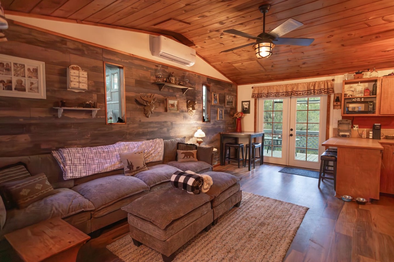 Treehouse Chalet Retreat | Fire Pit, Deck & Trails