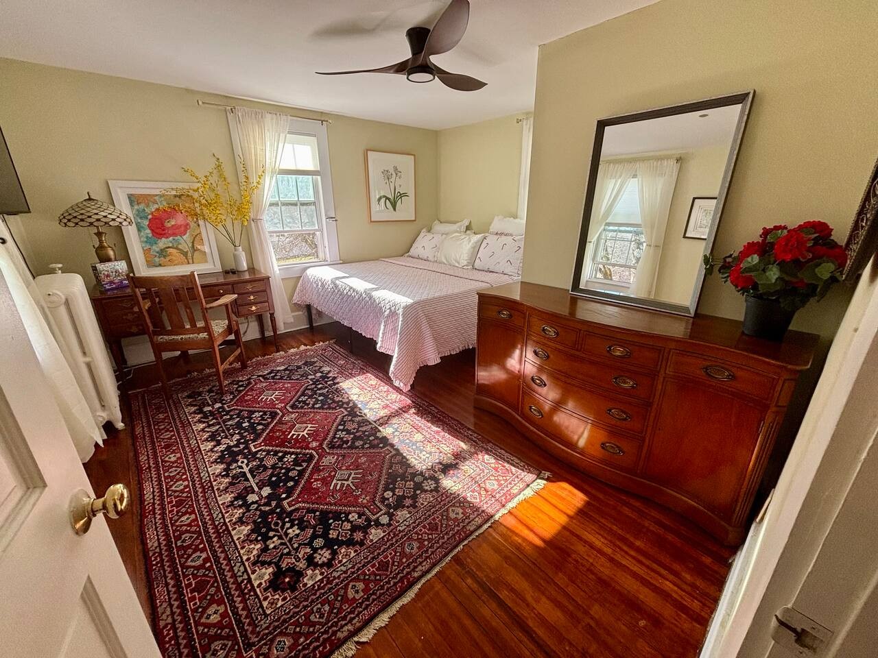 Charming Historic Retreat With Private Patio - Elegant Escape - Connecticut