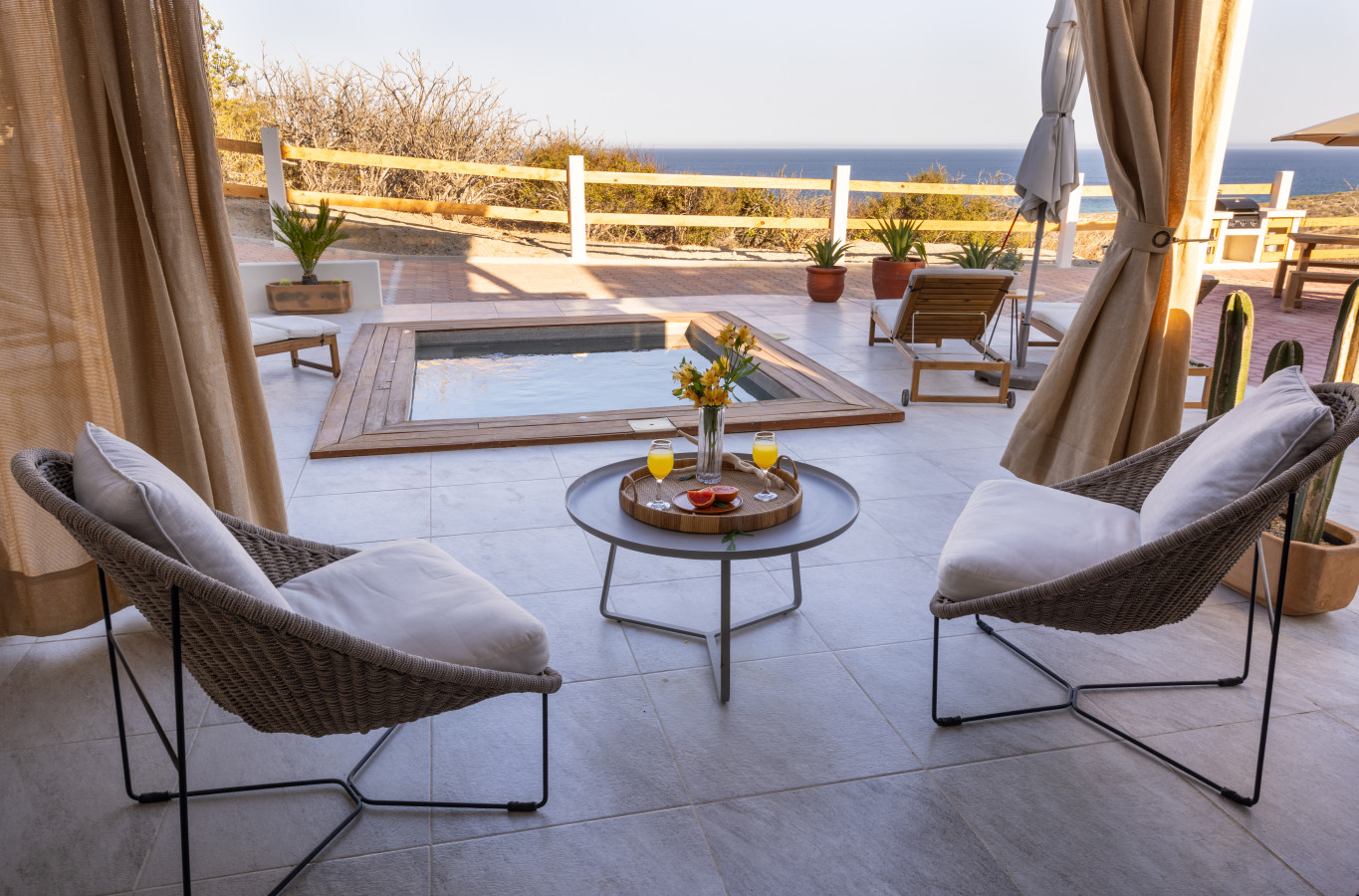 Spacious Serenity Suite · Seaview · Near Hot Tub