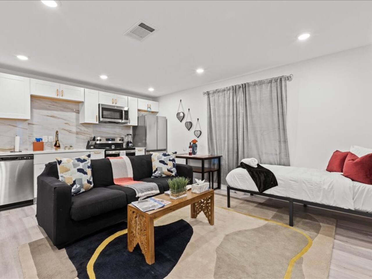 Night Garnet Studio | Near Dallas Farmers Market - Lower Greenville - Dallas