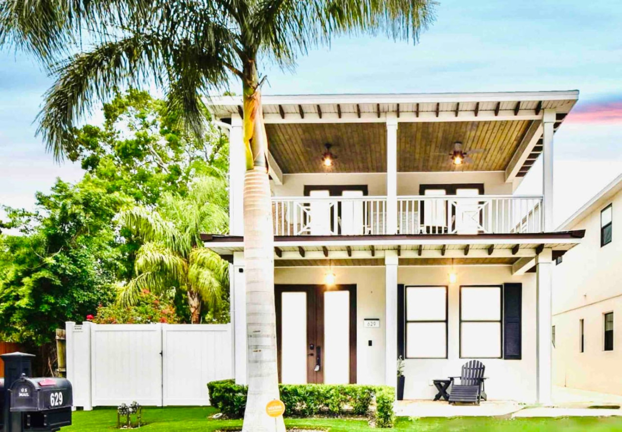 Charming Retreat With Balcony And Garage - Delightful Downtown Oasis - Sarasota, FL