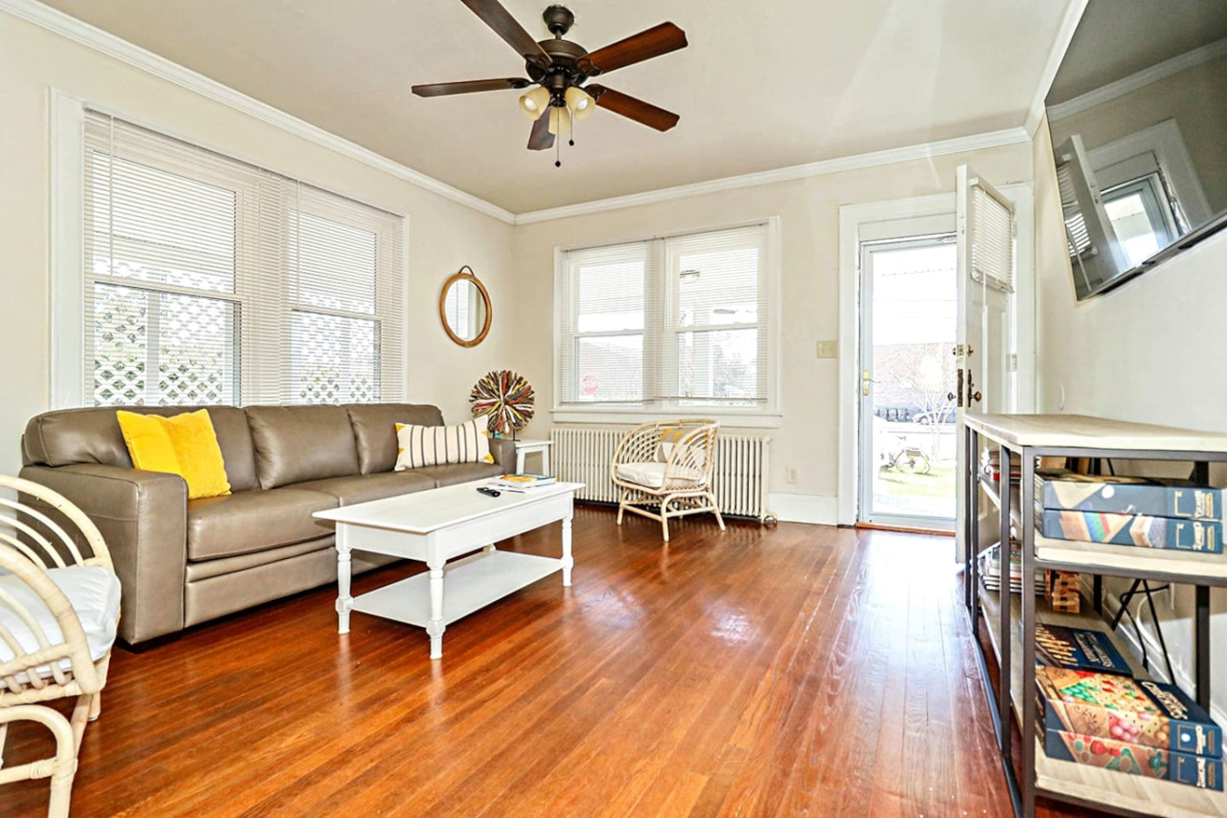900.a Seaside 2 Br Duplex Wrap-around Porch, Private Beach & Walkways, Beachfront Grilling, Hot Tub & Kayaks - Norfolk, VA