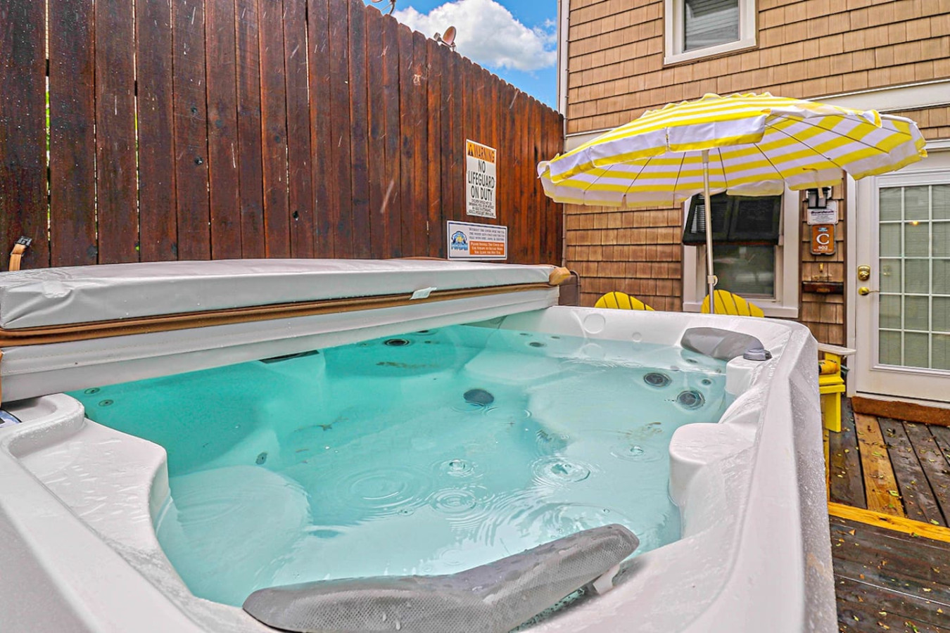 900.b Seaside 2 Br Cottage With Bay Views, Veranda, High Ceilings, Hot Tub, Private Beach, Beachfront Grilling, Paddle-boards, Kayaks & Beach Umbrellas/chairs - Norfolk, VA