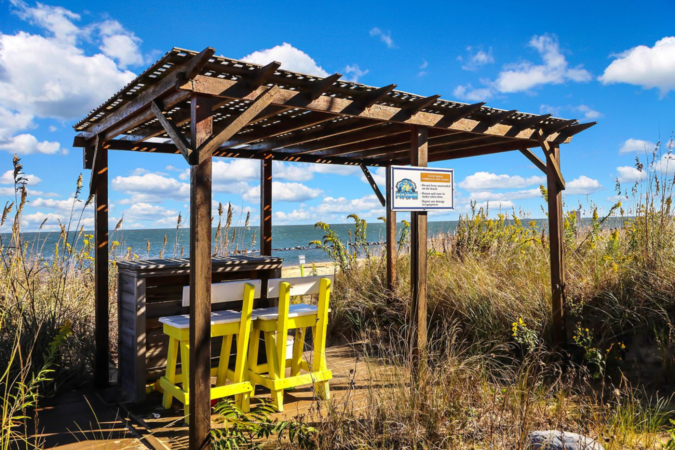 Luxury Coastal Retreat, 50ft To Beach, Bay Views, Hot Tub, Wrap-around Porch & Private Beach - Hampton, VA