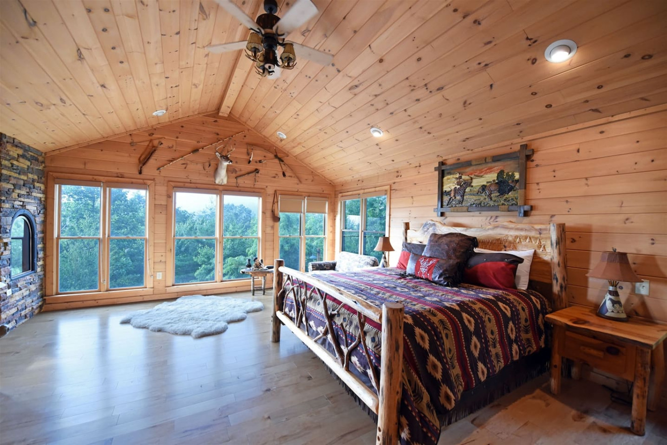 Golden Mountain Tops- Hot tub, Wi-Fi, seasonal view, firepit 6