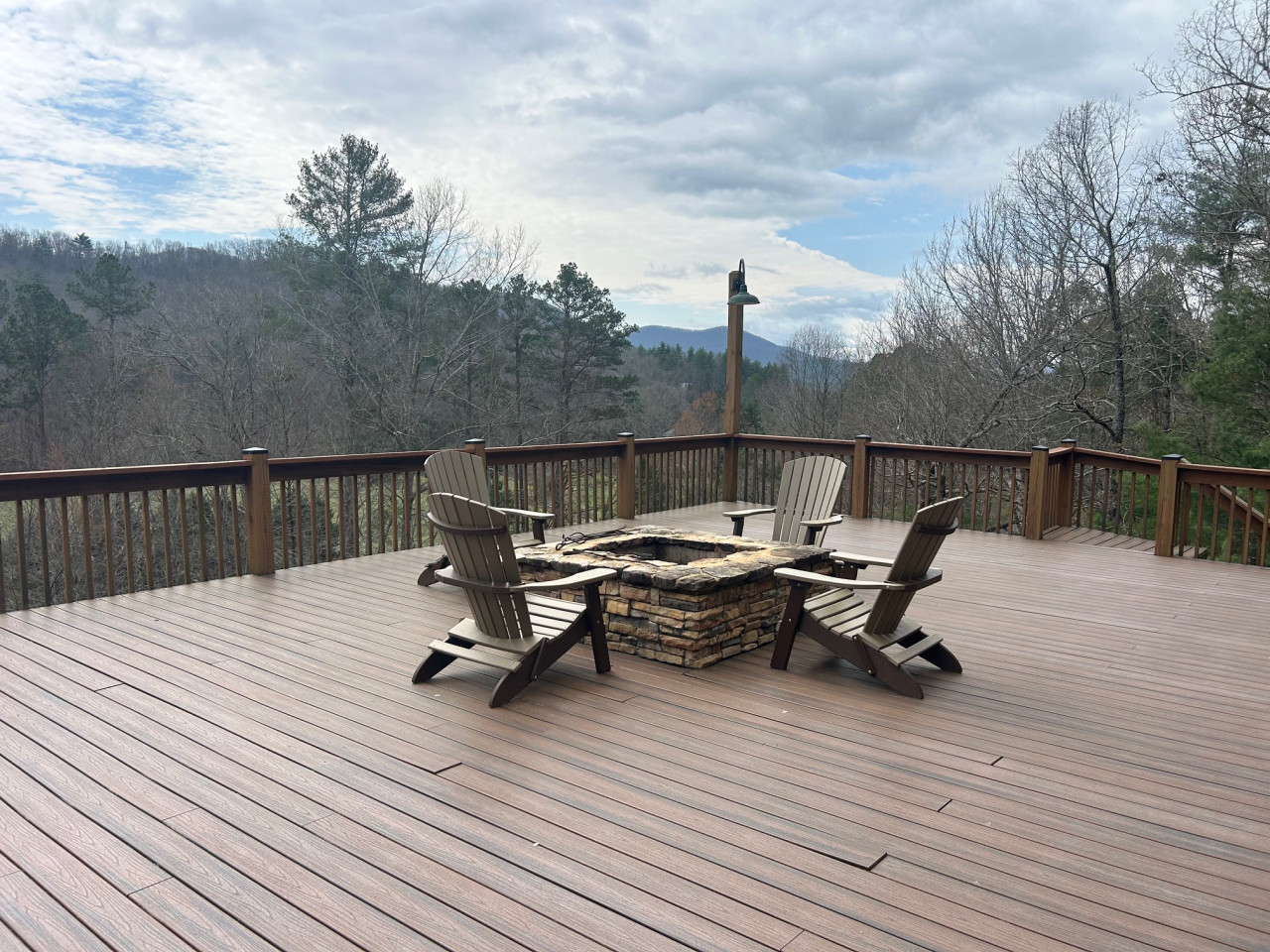 Golden Mountain Tops- Hot tub, Wi-Fi, seasonal view, firepit 3