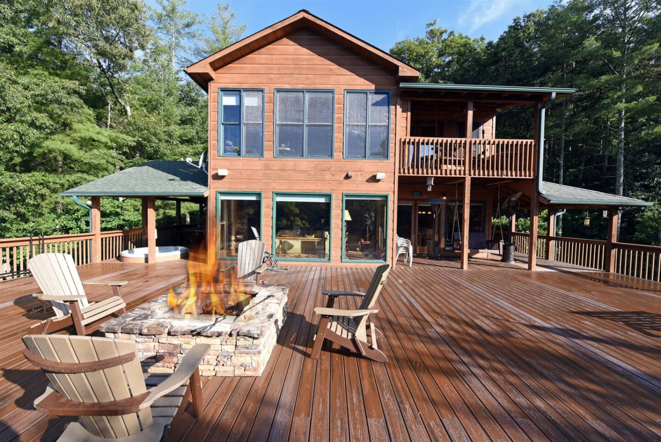 Golden Mountain Tops- Hot tub, Wi-Fi, seasonal view, firepit