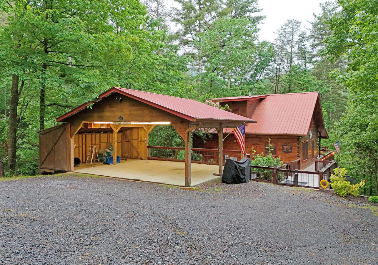 Elegant Escape Luxury 3BR Cabin w/ Firepits & Decks | Cherry Log GA 5