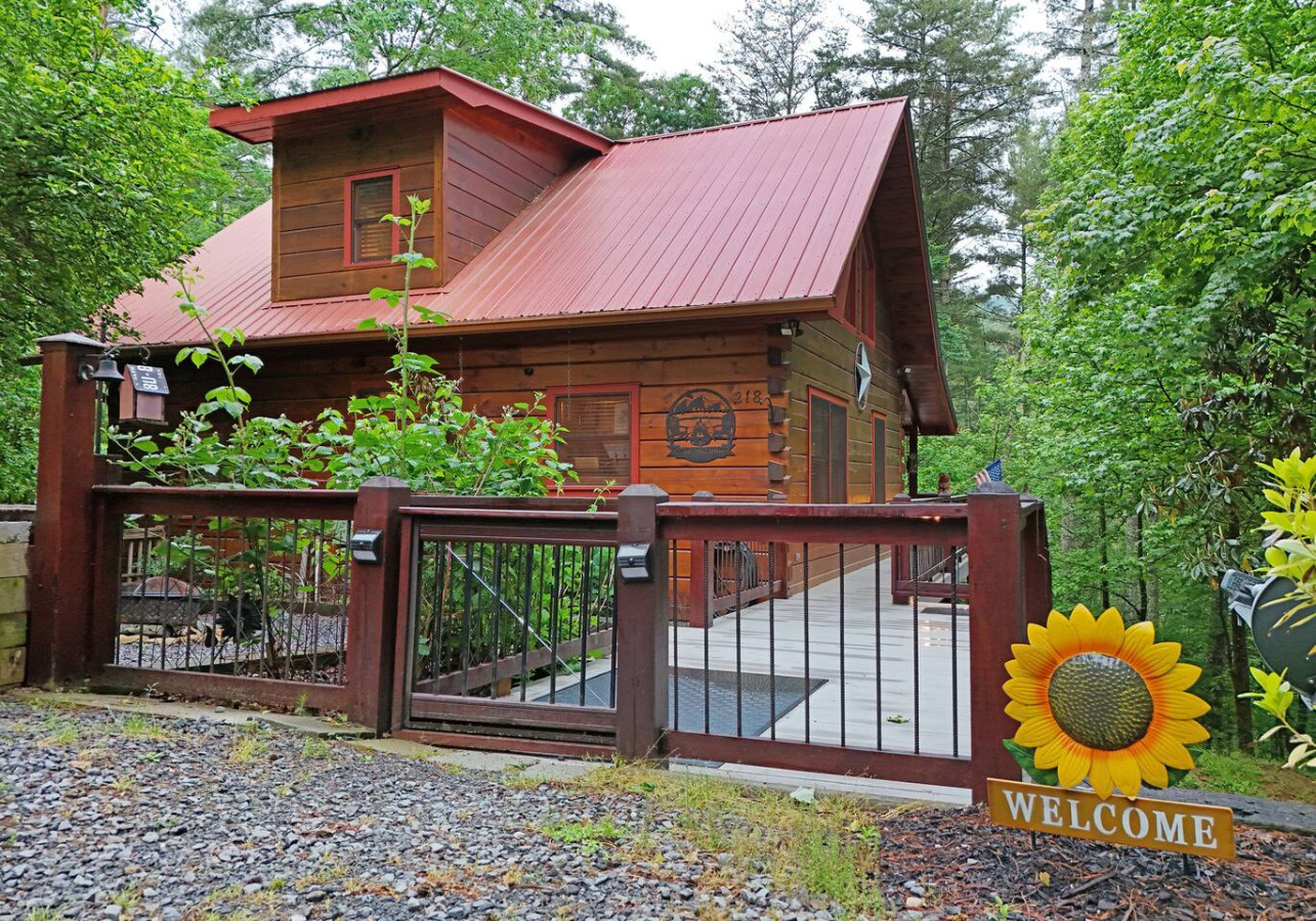 Elegant Escape Luxury 3BR Cabin w/ Firepits & Decks | Cherry Log GA 6