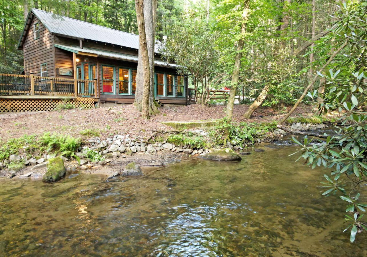 Riverbend Den | 2BR Creekfront Cabin Rental | Blue Ridge GA | Creekfront Living 6