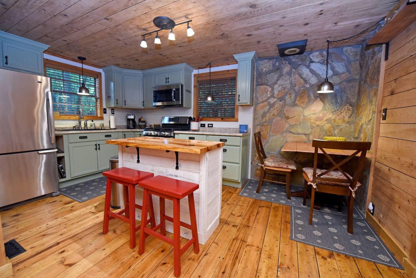 Riverbend Den | 2BR Creekfront Cabin Rental | Blue Ridge GA | Creekfront Living 4