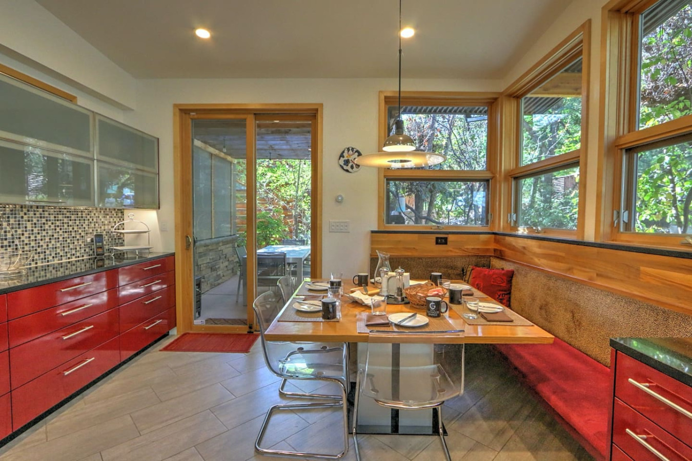 Newly Remodeled Modern Home, 15 min Walk to Dwntwn