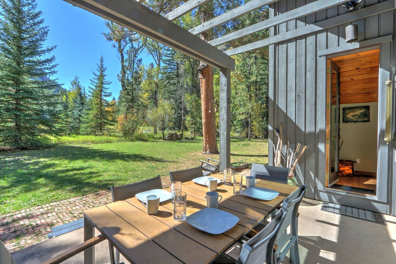 Cabin Situated on Crystal River, Fishermen's Dream