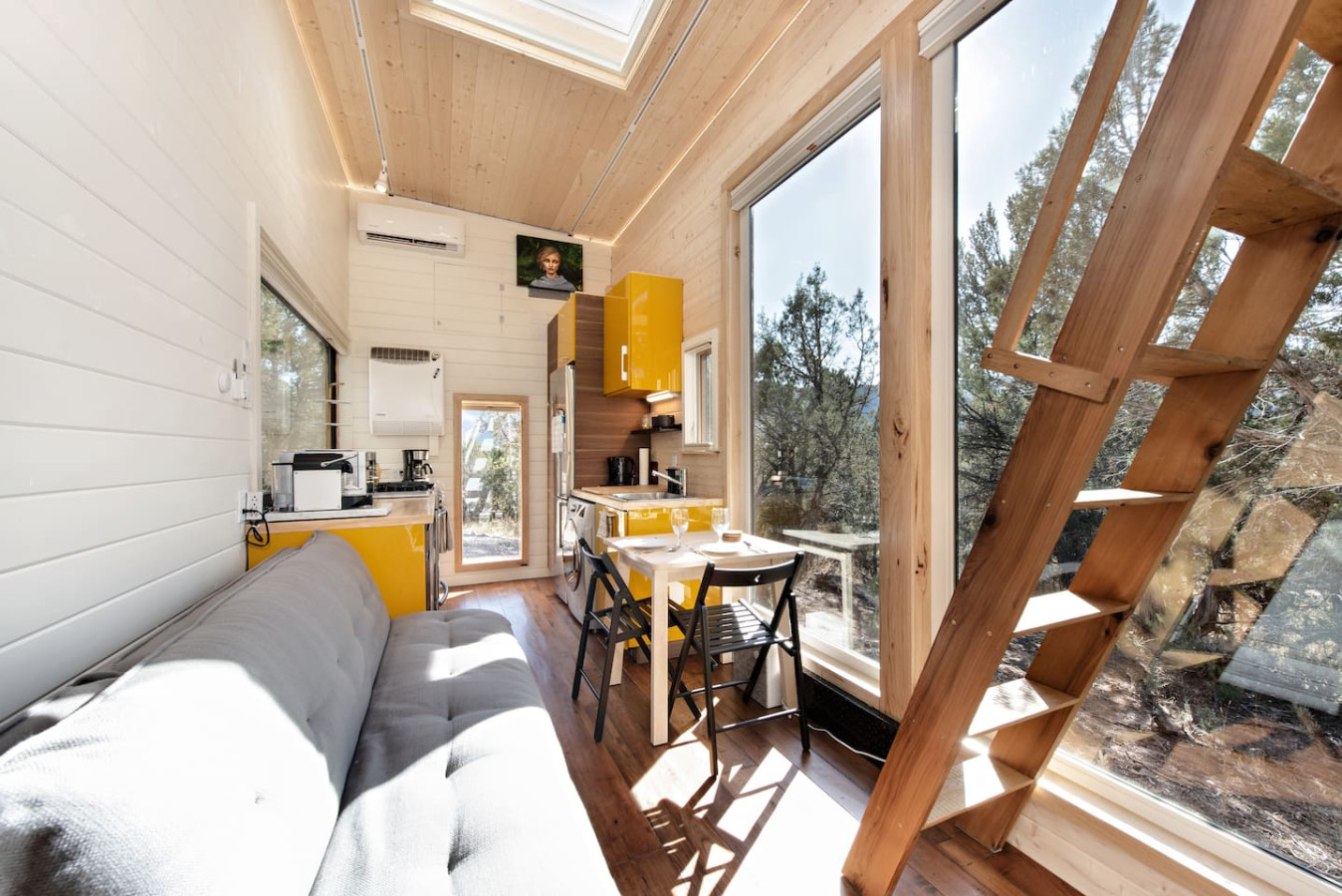 Modern Tiny Home, 25 Min to Skiing, 3 Min to Shops