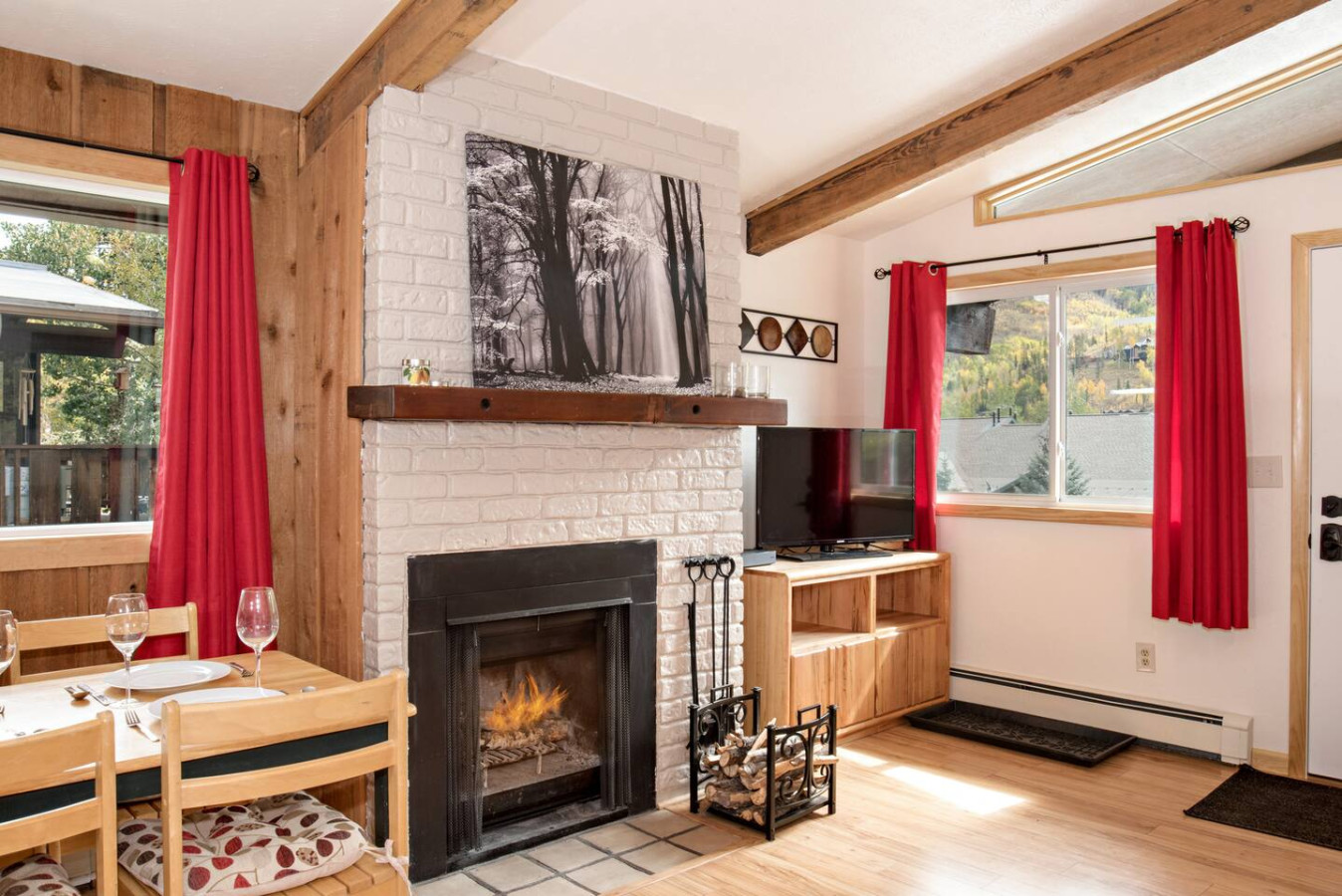 Fantastic Mtn Condo w/ Great Views, On Bus Route!