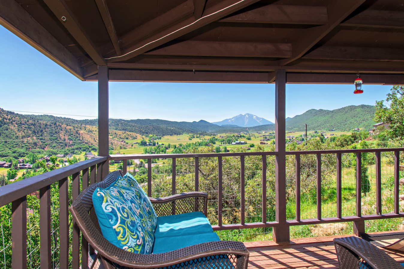 Hillside Cabin w/ wrap around porch w/ mtn views