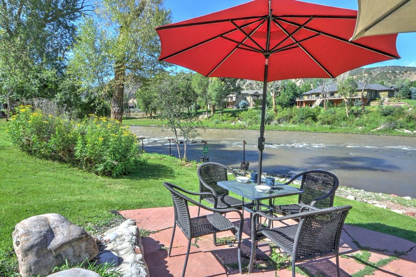 Rivers' Edge Condo w/ Private Beach, 33 mi 2 Aspen