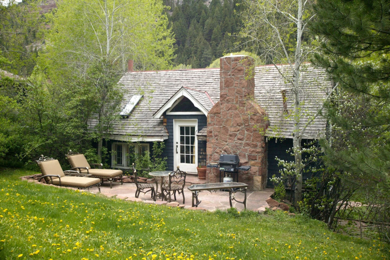 Historic Cottage on Private Estate, Pool & Tennis