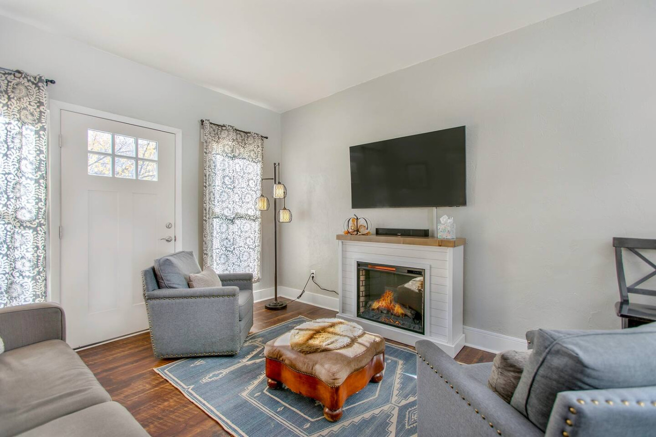 Historical, Renovated Home In Downtown, Near Pools