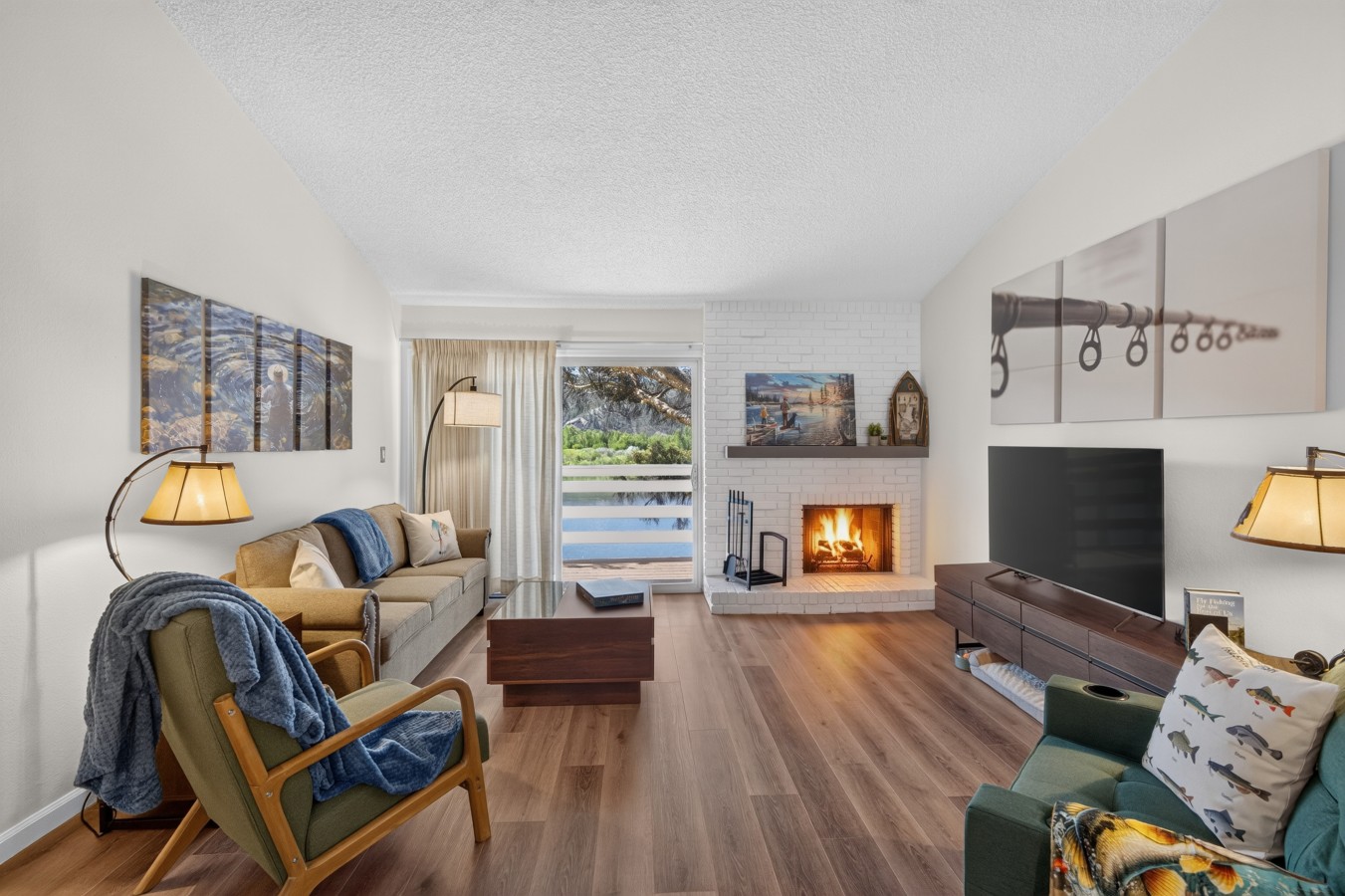 Beautifully Appointed Condo w/Pond Views, Includes 2 Fly Fishing Badges!