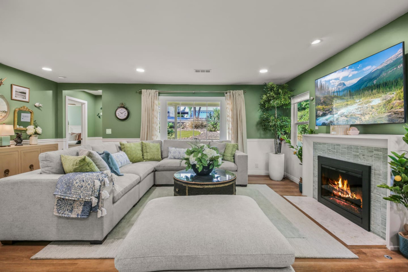 Stunning Sunset View And Rooftop Oasis - Stylish Family Retreat - Anaheim, CA
