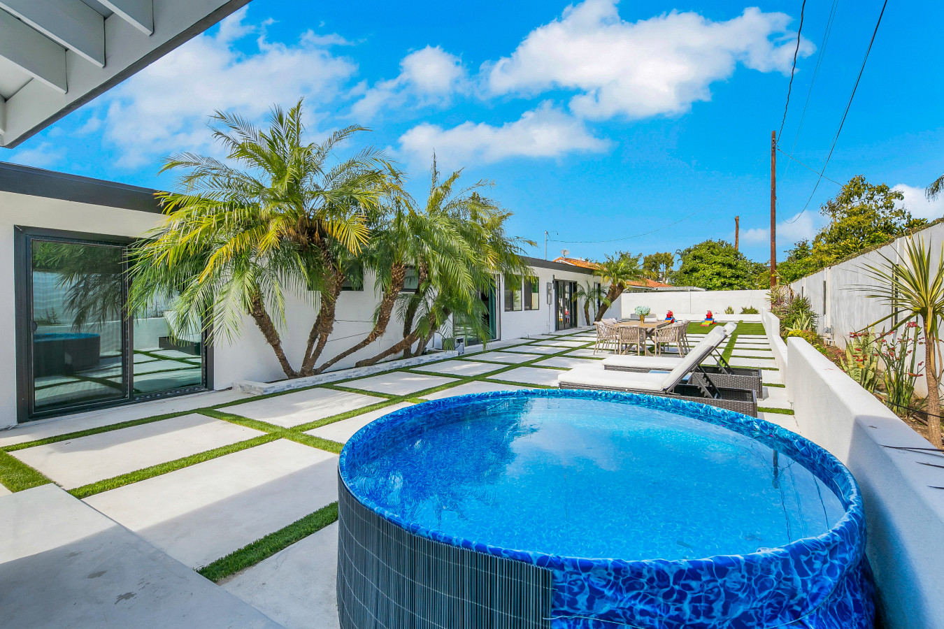 Charming Home With Hot Tub And Bbq - Inviting And Spacious Escape - Anaheim, CA