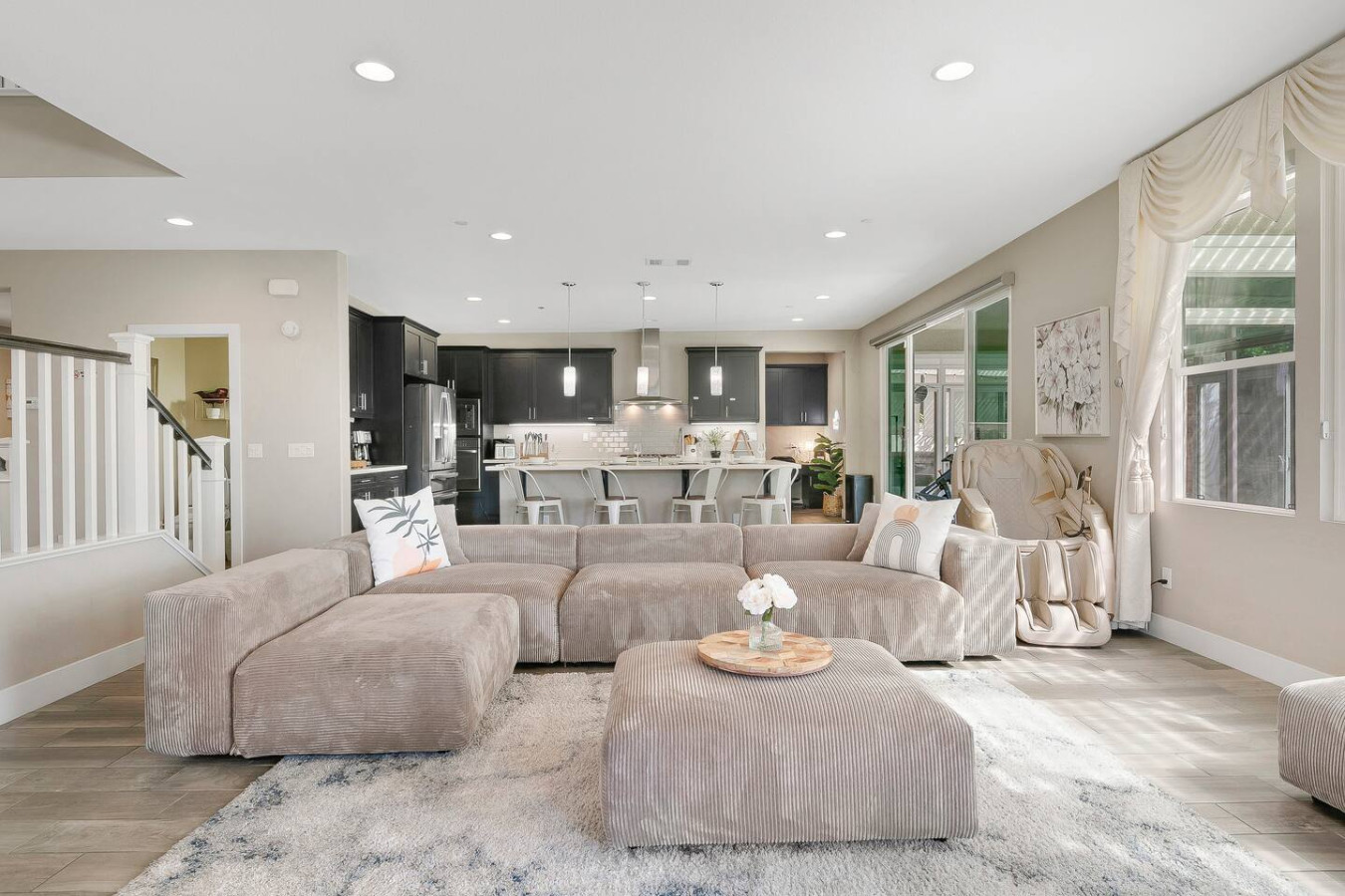Theater Room And Game Room - Stylish Family Retreat - Anaheim, CA