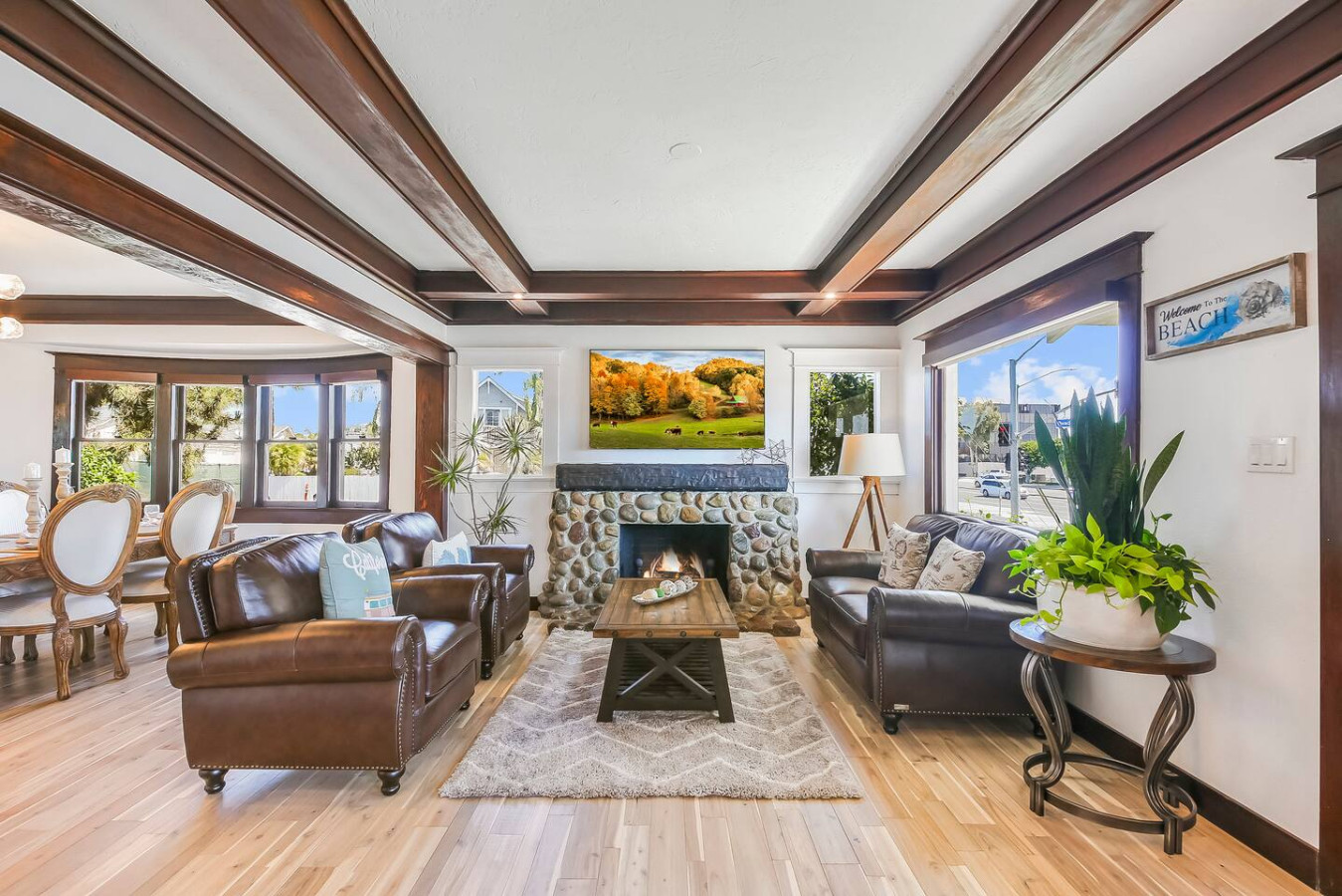 Charming Home With Antique Features And Modern Design - Cozy Getaway - Huntington Beach, CA