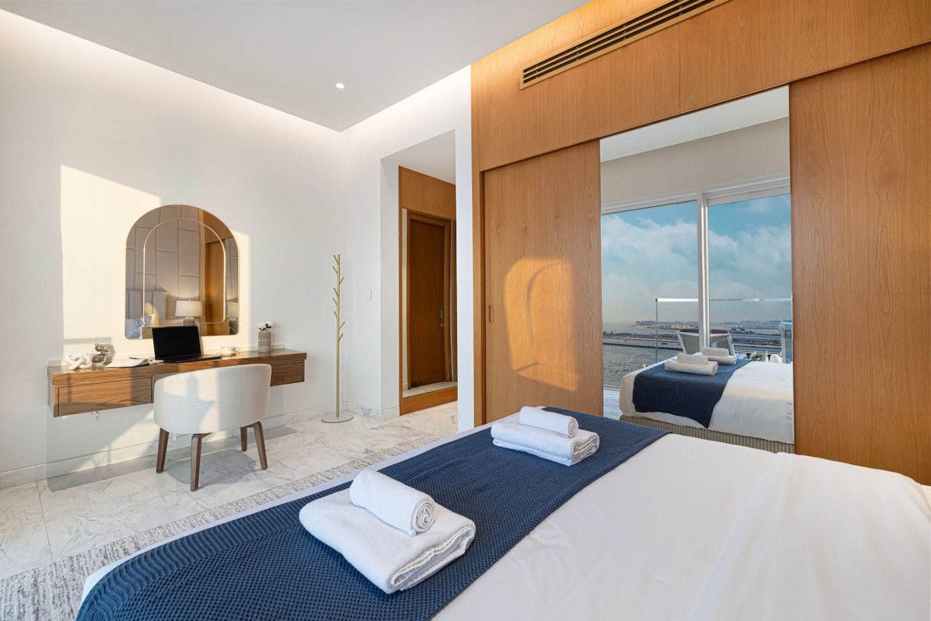 1JBR | 3BHK Luxury Sea & Palm View w/Private Beach