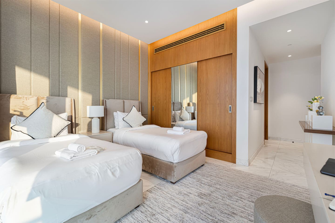 1JBR | 3BHK Luxury Sea & Palm View w/Private Beach