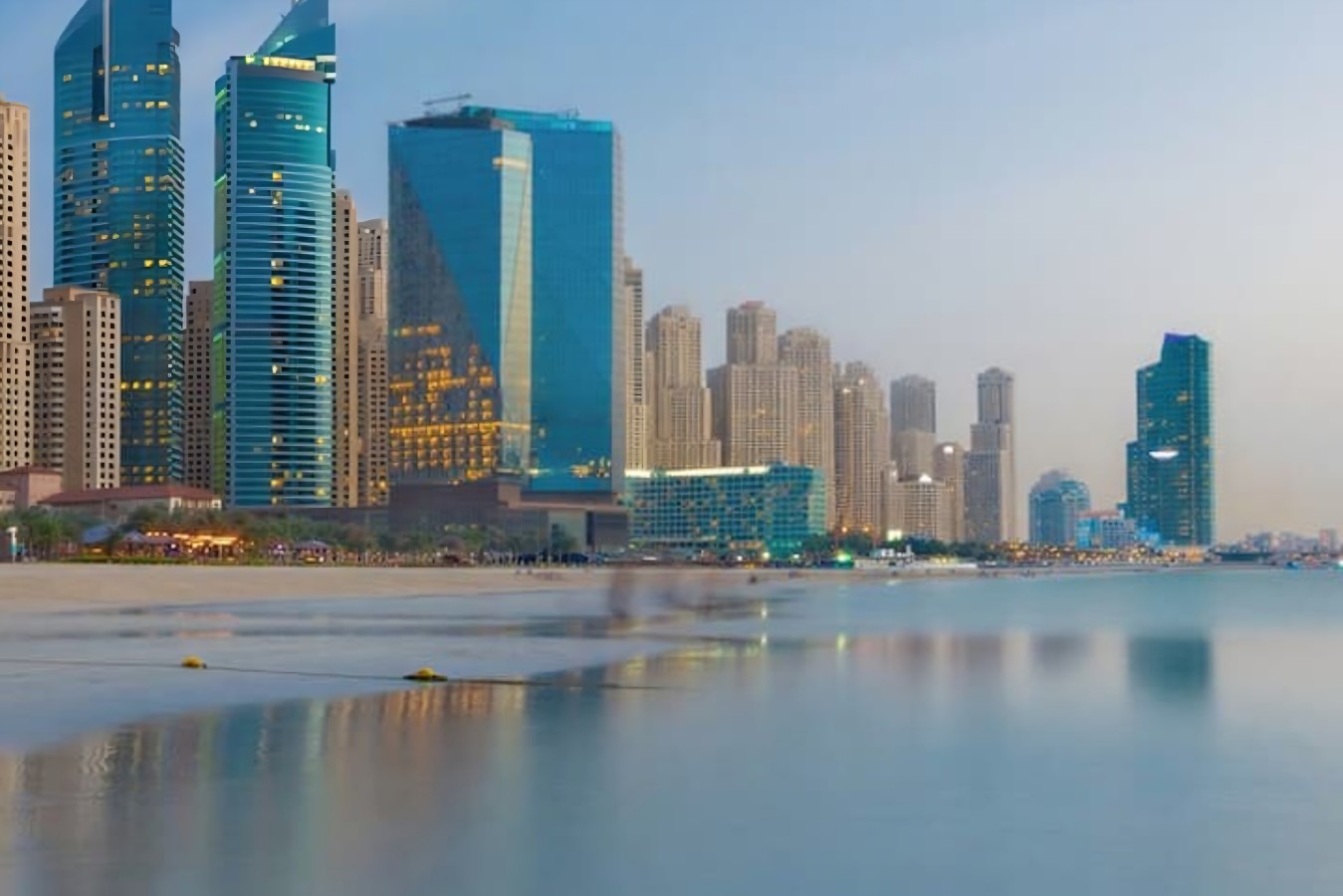Stunning Views: Experience Dubai’s skyline with breathtaking waterfront sunsets!