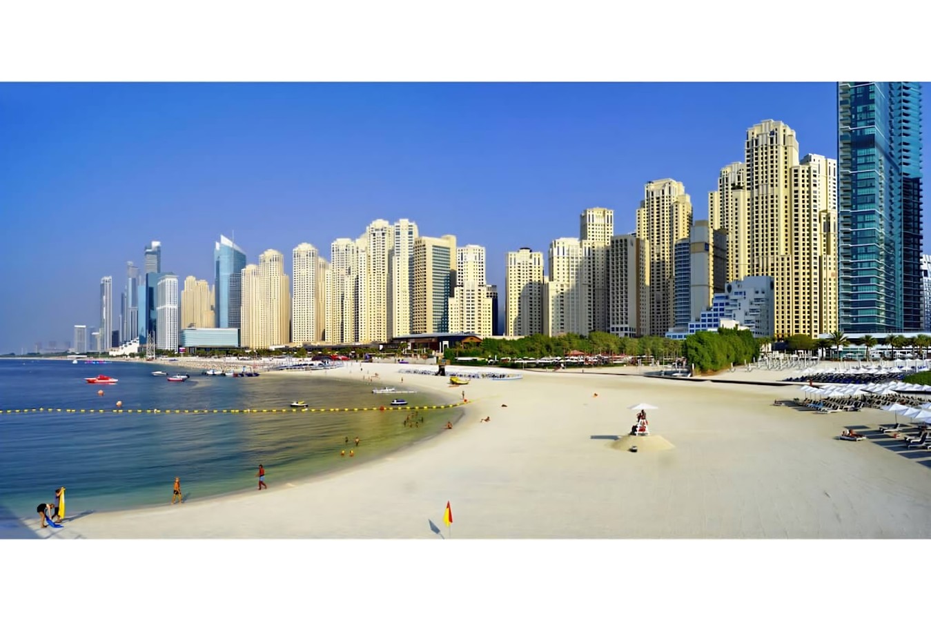 Beachfront Bliss: Stunning skyline views just steps from pristine sands and vibrant beach life!