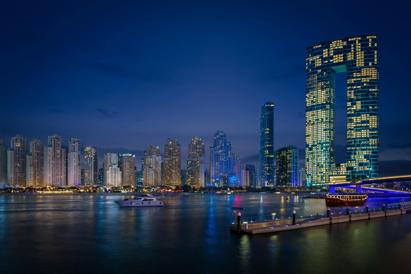Cityscape Oasis: Marvel at stunning skyline views from your own waterfront retreat!