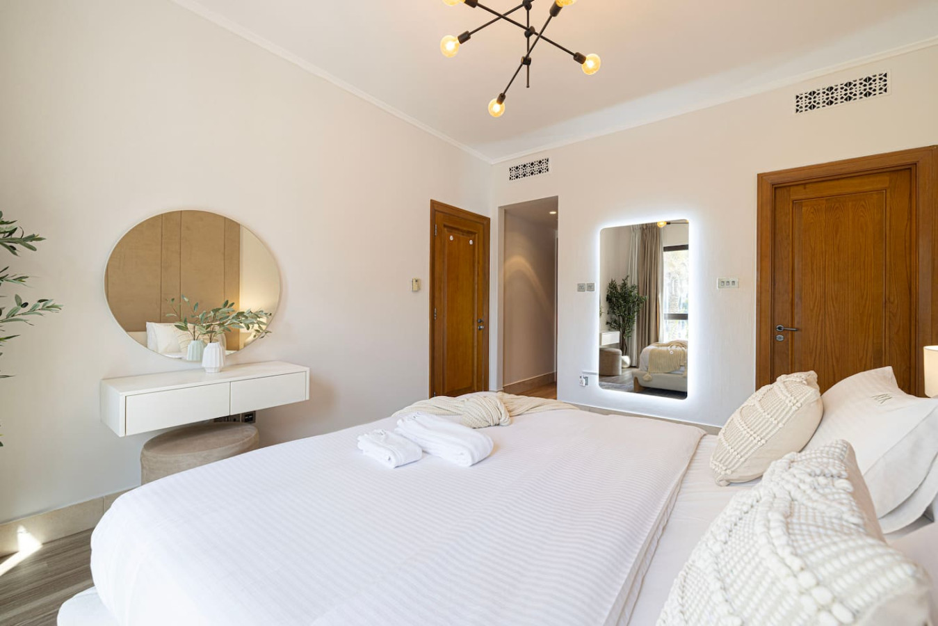 Downtown 2BR w/ Burj Khalifa View | By Dubai Mall