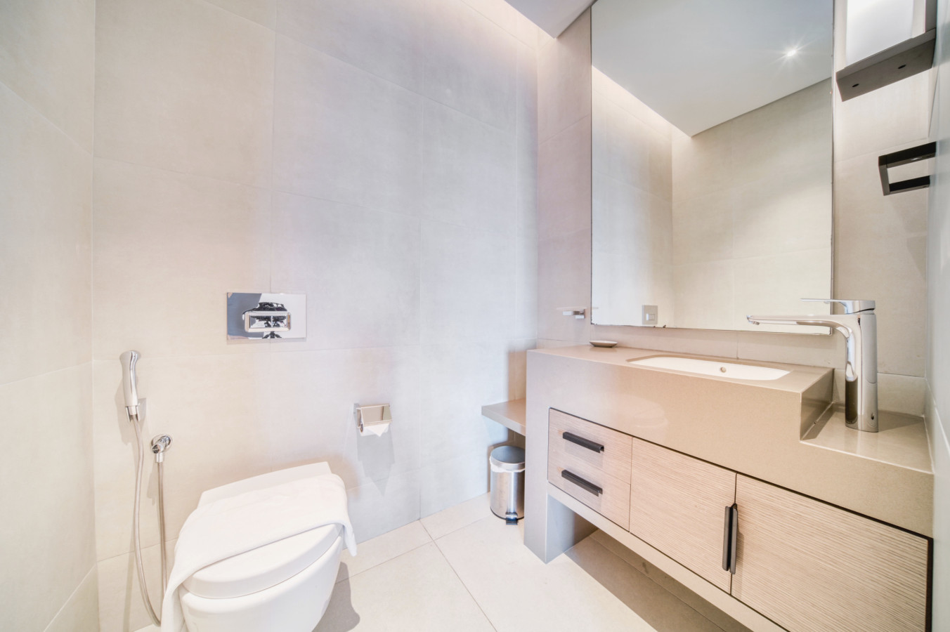 Stylish 1BR the Address | Marina View | Pool & Gym