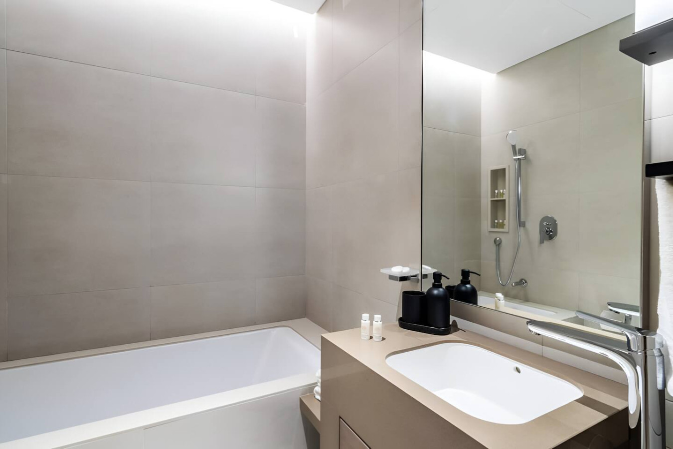 Address Beach Resort 1BR w/Pvt Beach &Steps to JBR