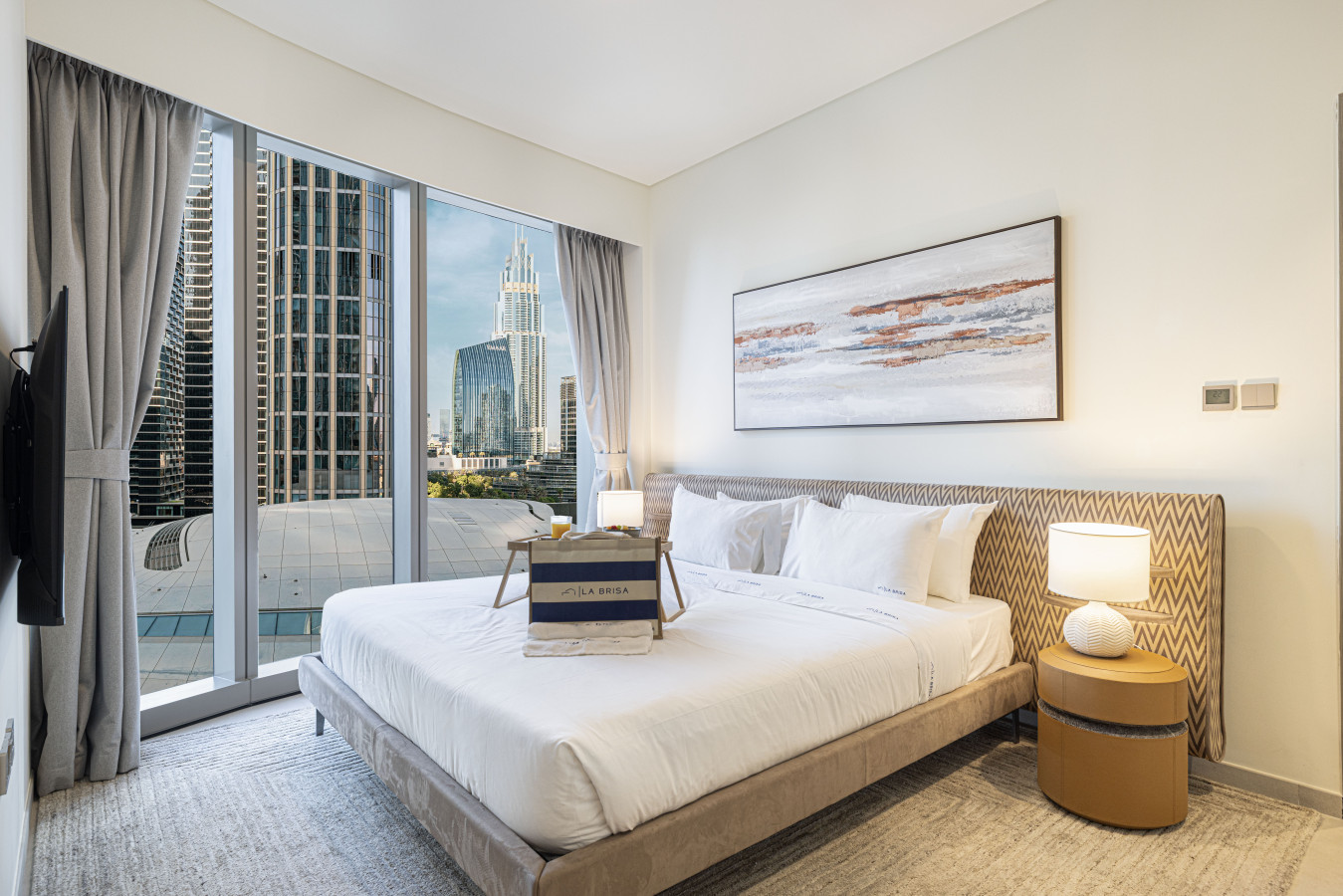 Chic 2BR | Walk to Dubai Mall | Burj Khalifa Views
