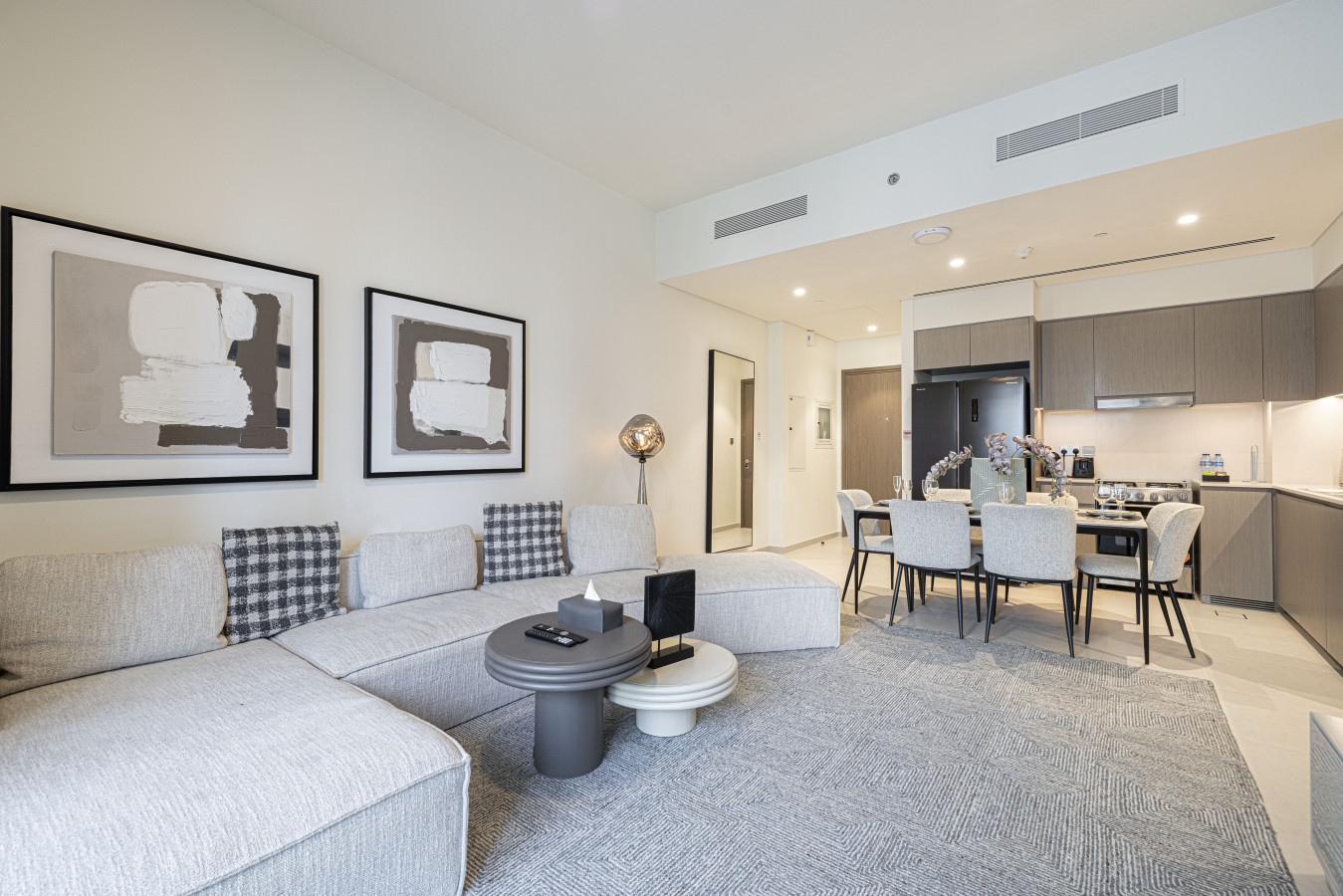 Chic 2BR | Walk to Dubai Mall | Burj Khalifa Views