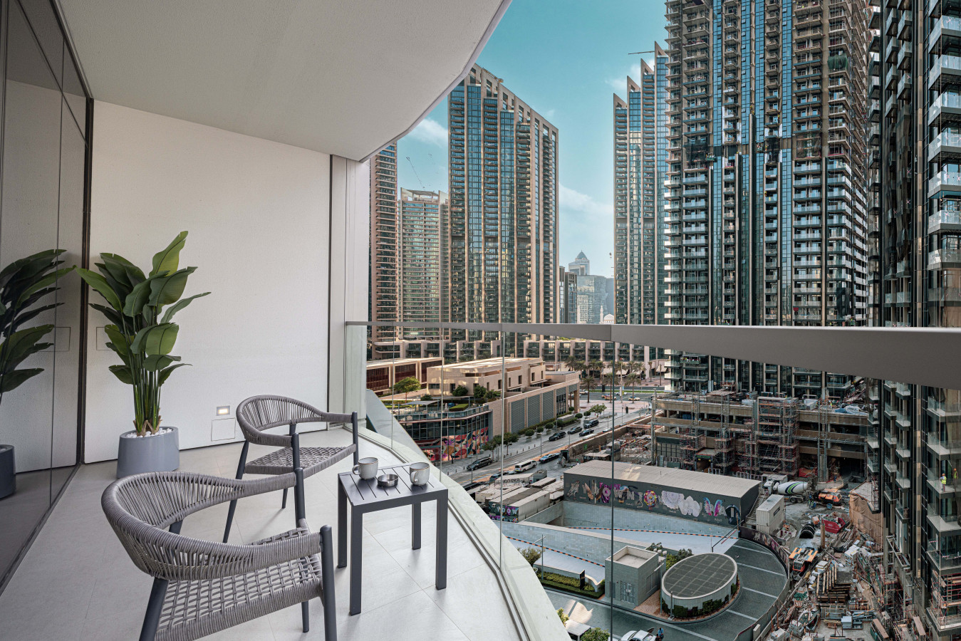 Chic 2BR | Walk to Dubai Mall | Burj Khalifa Views