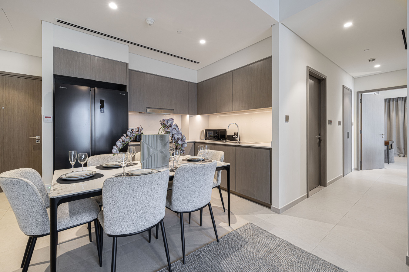 Chic 2BR | Walk to Dubai Mall | Burj Khalifa Views