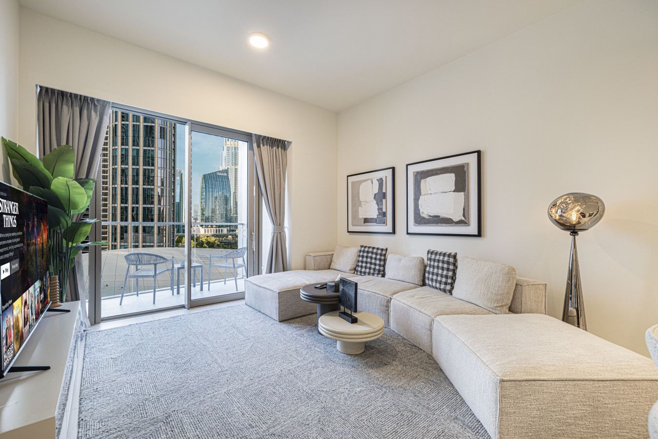 Chic 2BR | Walk to Dubai Mall | Burj Khalifa Views