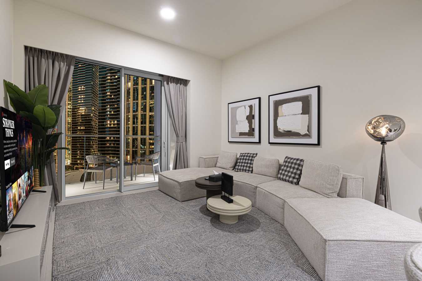 Chic 2BR | Walk to Dubai Mall | Burj Khalifa Views
