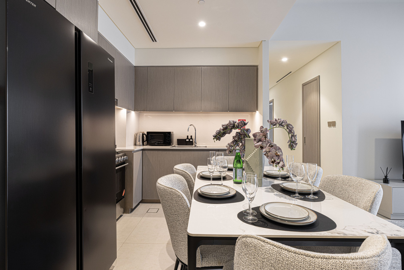 Chic 2BR | Walk to Dubai Mall | Burj Khalifa Views