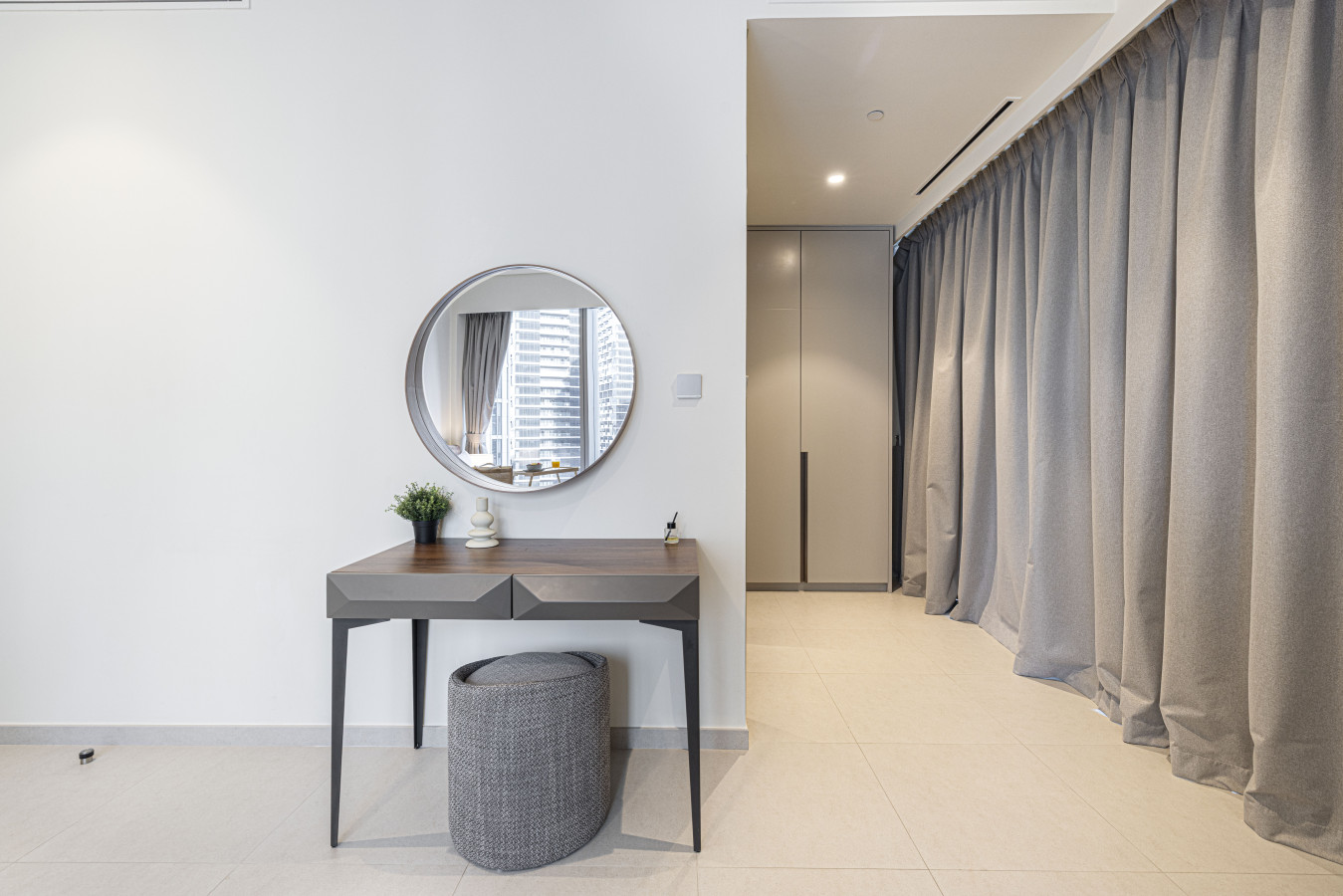 Chic 2BR | Walk to Dubai Mall | Burj Khalifa Views