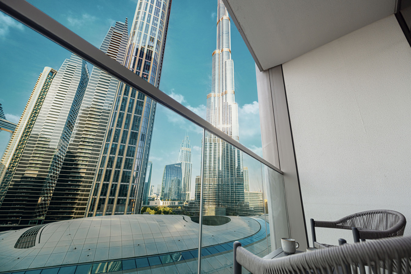 Chic 2BR | Walk to Dubai Mall | Burj Khalifa Views